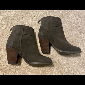 Arturo Chiang Booties Sz 7m NEW W/O Box - Suede Leather